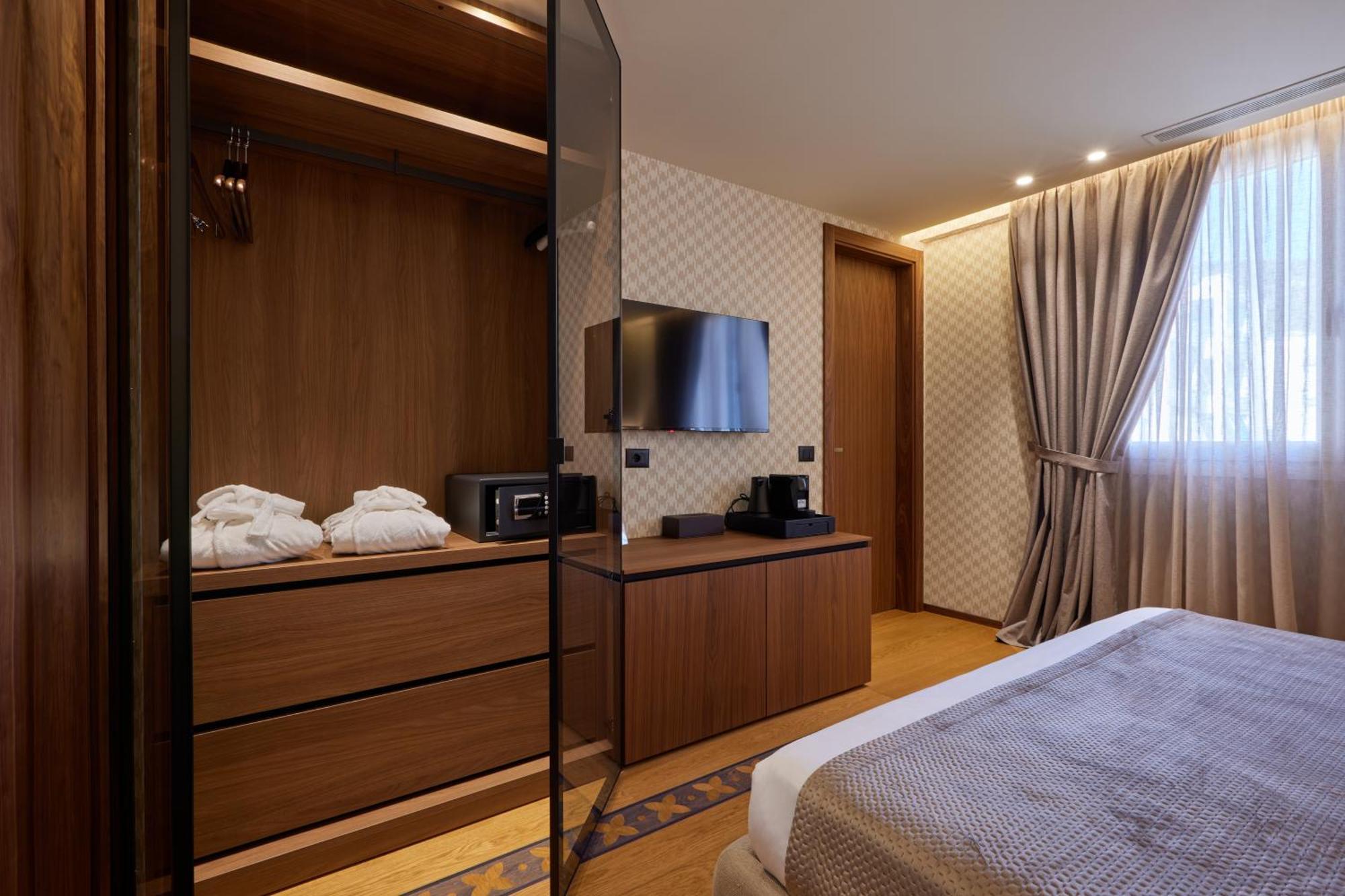 Vlorë Valis Luxury Hotel מראה חיצוני תמונה