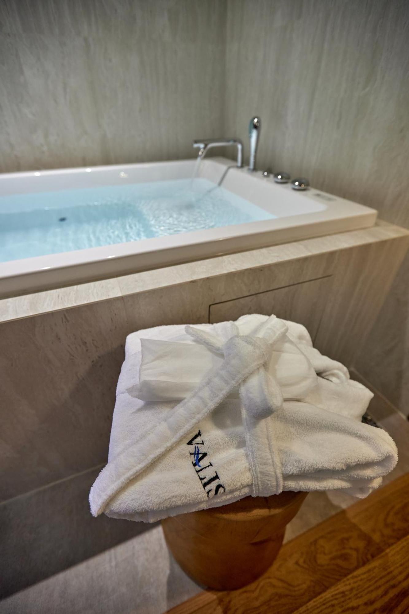 Vlorë Valis Luxury Hotel מראה חיצוני תמונה