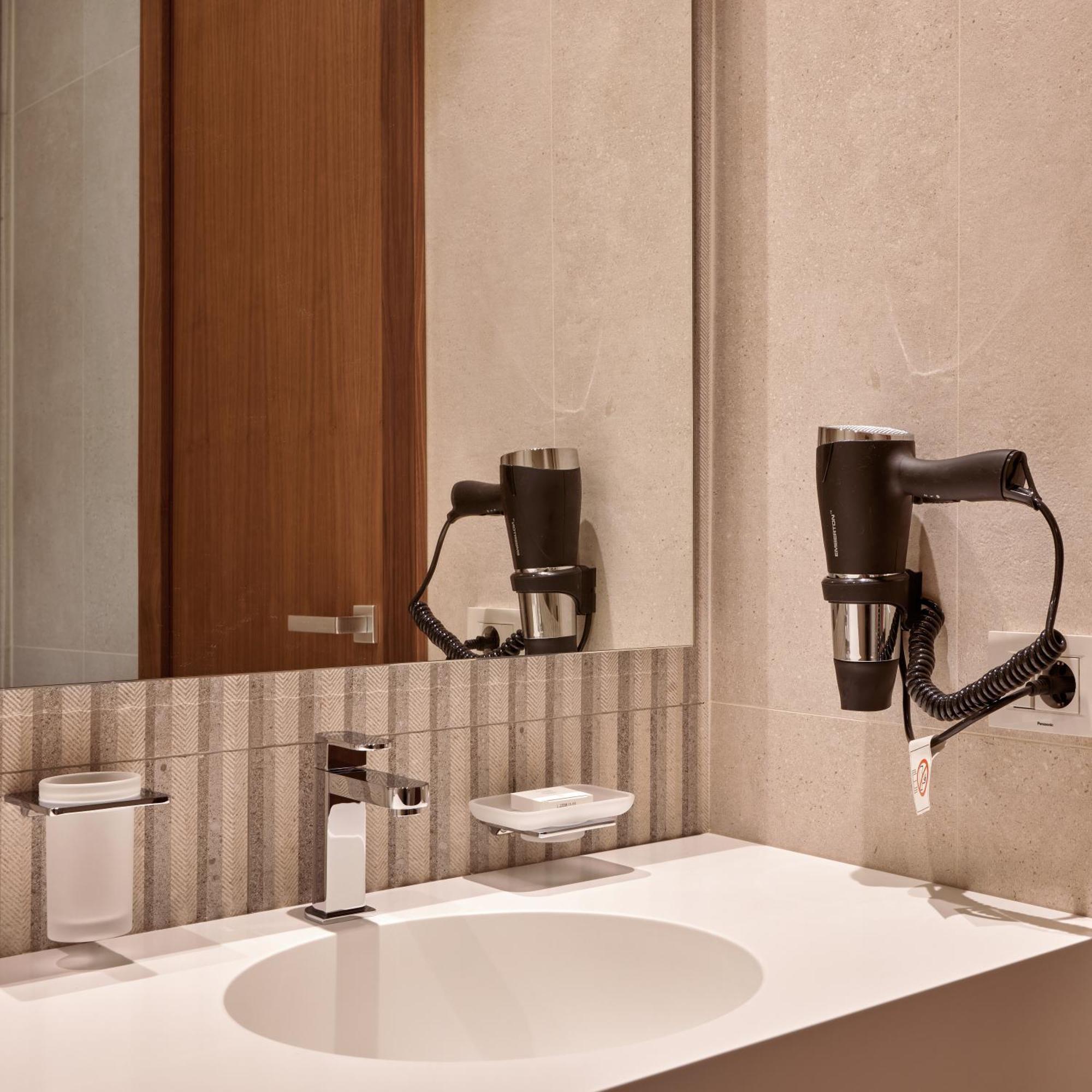 Vlorë Valis Luxury Hotel מראה חיצוני תמונה