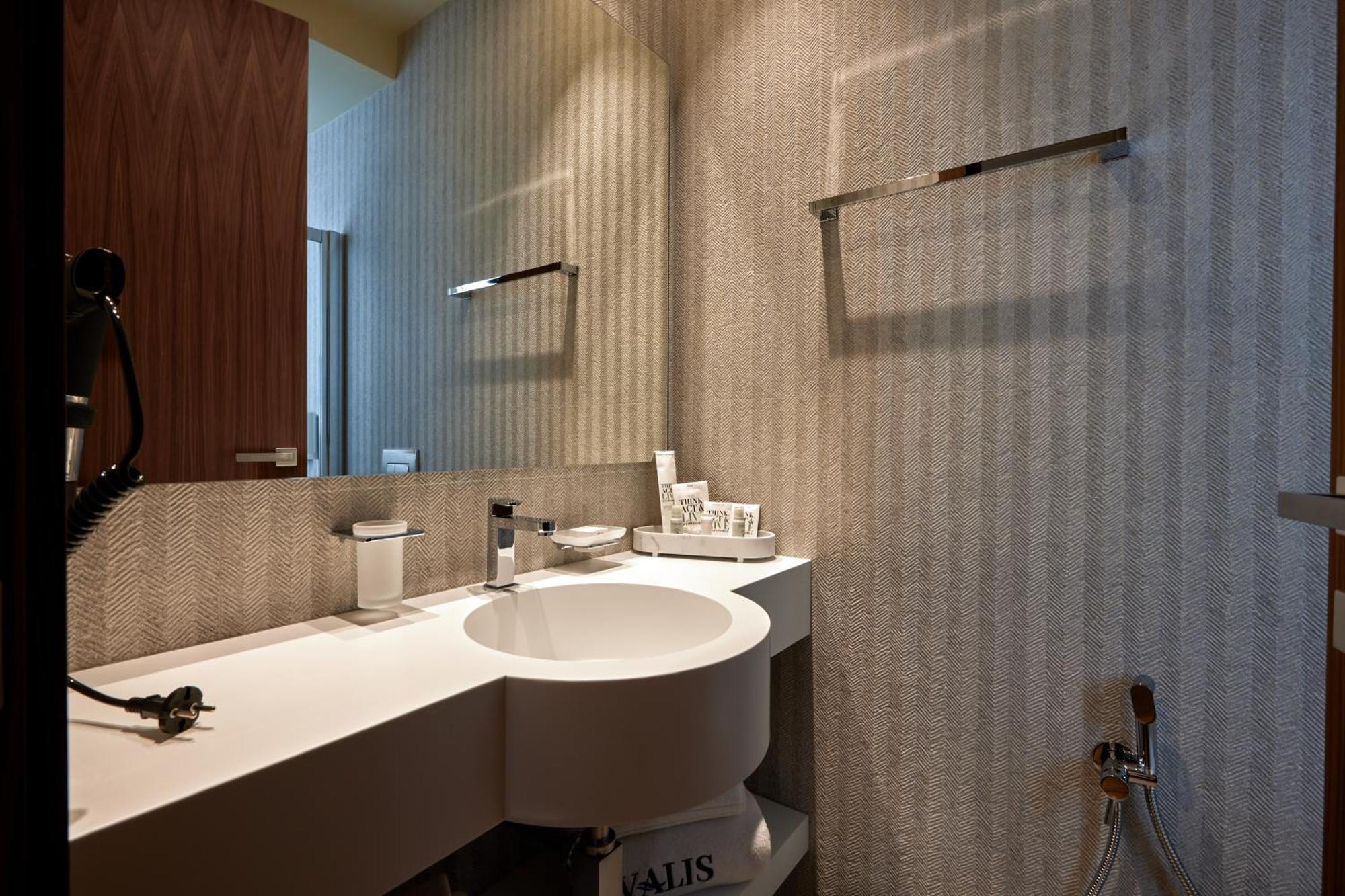 Vlorë Valis Luxury Hotel מראה חיצוני תמונה